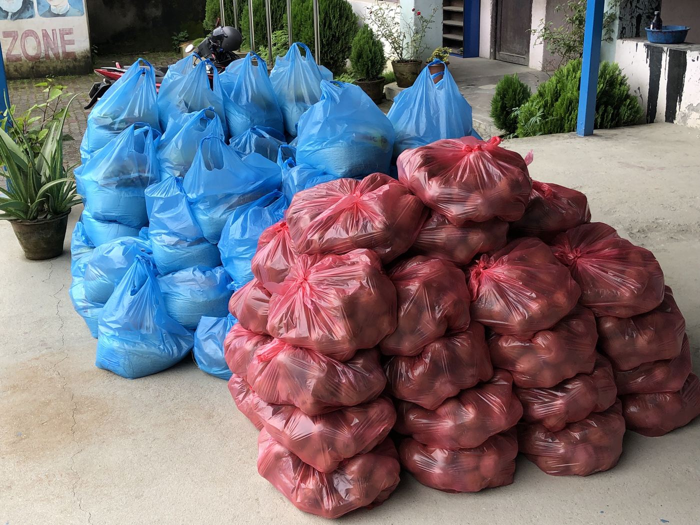 Food relief in Kathmandu and Pharping &mdash; photo 20
