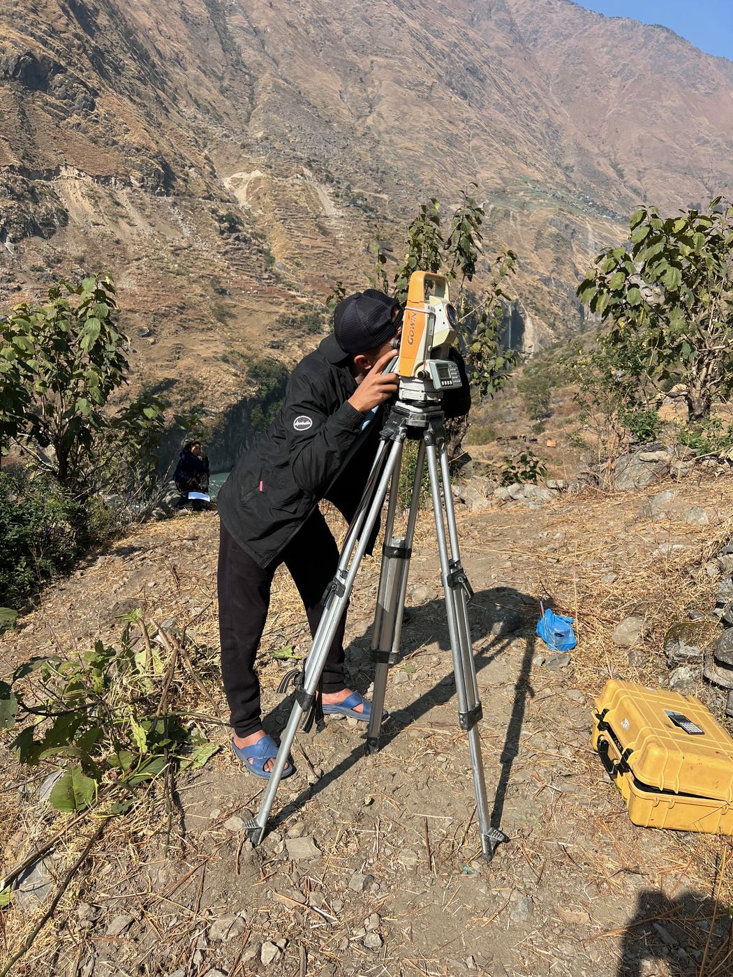 Surveying the land &mdash; photo 2