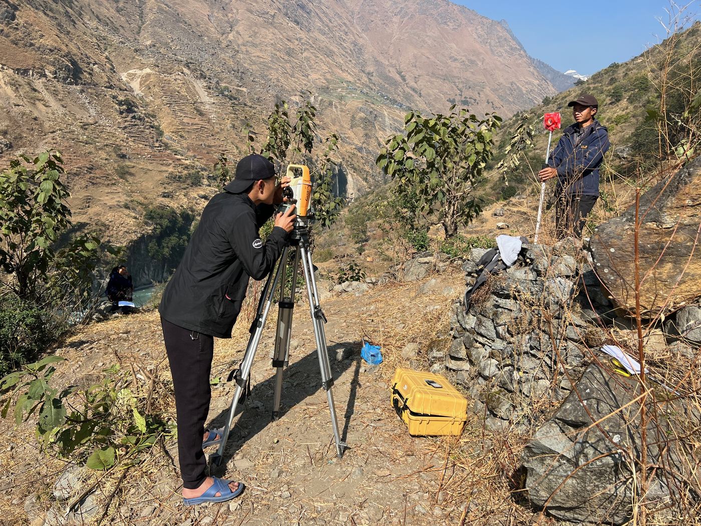 Surveying the land &mdash; photo 3