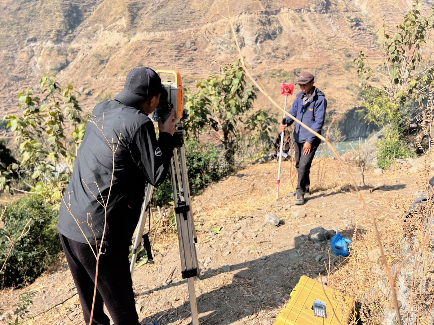 Surveying the land &mdash; photo 4